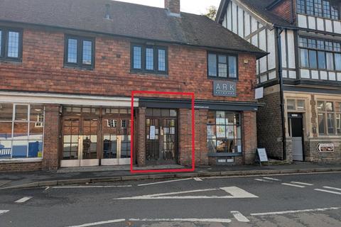 Retail property (high street) to rent - Kiosk Unit, 14 High Street, Haslemere, GU27 2JE