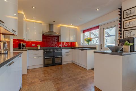 4 bedroom semi-detached house for sale, Moorfield Road, Bingley, West Yorkshire, BD16