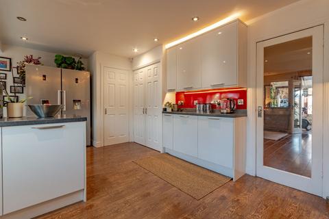 4 bedroom semi-detached house for sale, Moorfield Road, Bingley, West Yorkshire, BD16
