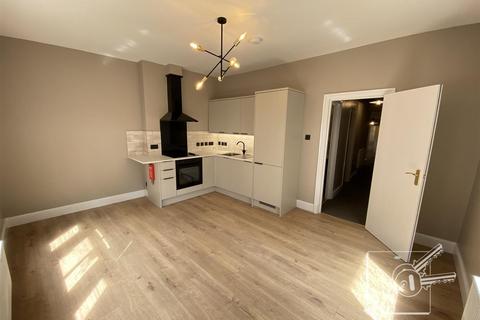 undefined, High Street, Gravesend