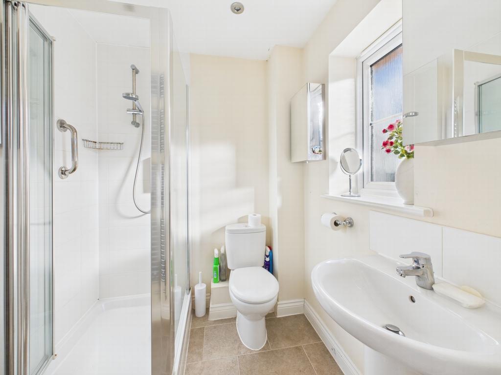 En Suite Shower Rm