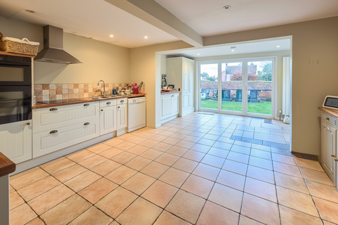 4 bedroom terraced house to rent, Mill Row, Thaxted CM6