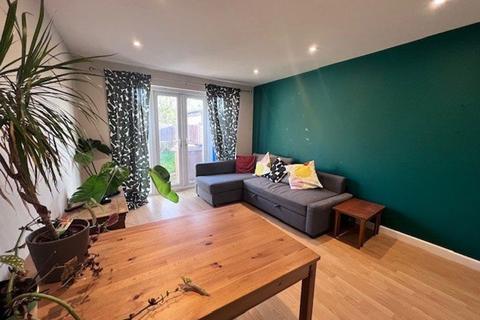 2 bedroom detached house to rent, Russell Street, Long Eaton, NG10 4LU