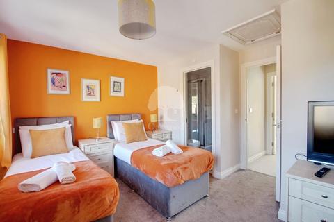 undefined, Arklay Close, Hillingdon UB8