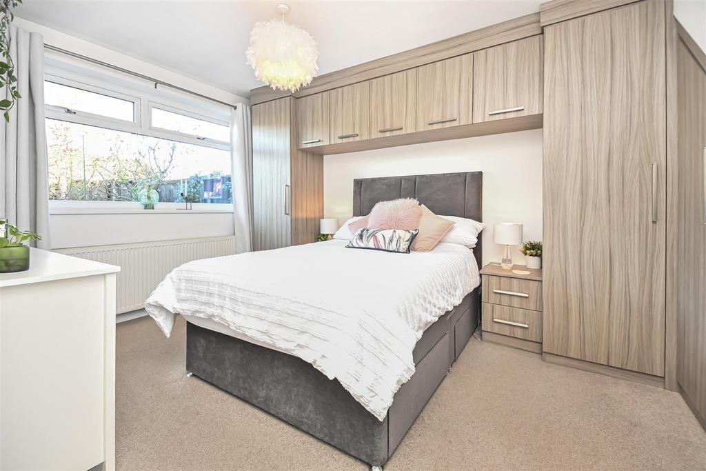 17 Thames Avenue Bedroom 1 (2).jpg