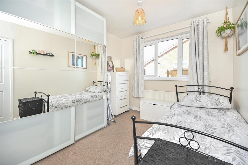 17 Thames Avenue Bedroom 2.jpg