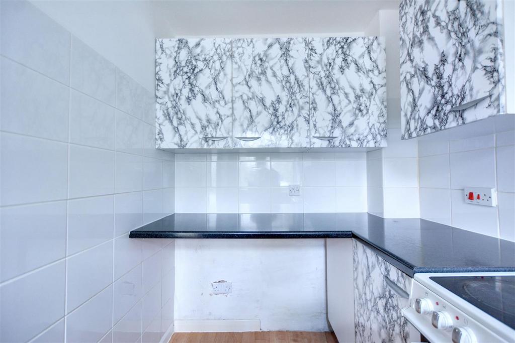 Kitchen 2.jpeg