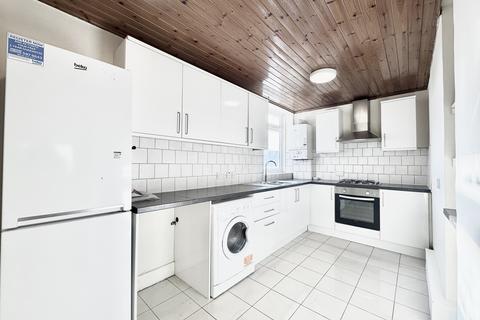 2 bedroom apartment to rent, Putney Heath Lane, London SW15