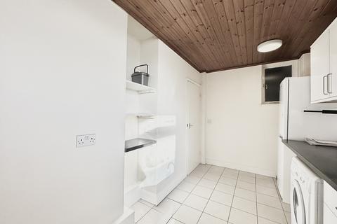 2 bedroom apartment to rent, Putney Heath Lane, London SW15