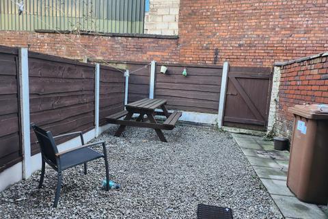 2 bedroom house to rent, Walker Street, Manchester M34