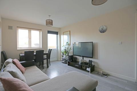 2 bedroom flat to rent, Arterial Avenue, Rainham