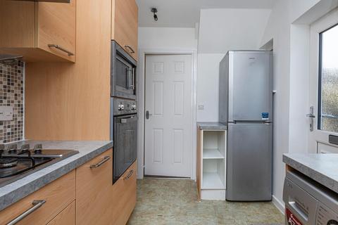 3 bedroom semi-detached house to rent, Cornfield Avenue, Huddersfield HD3