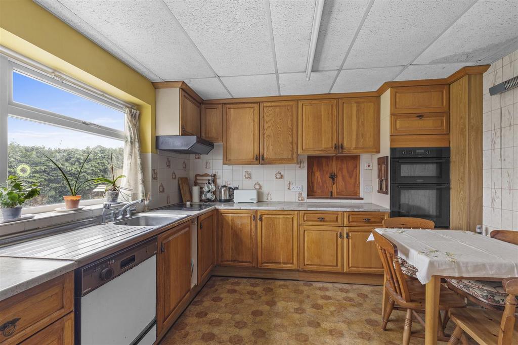 12 Lowlands Crescent, HP15 6 EG-11.jpg