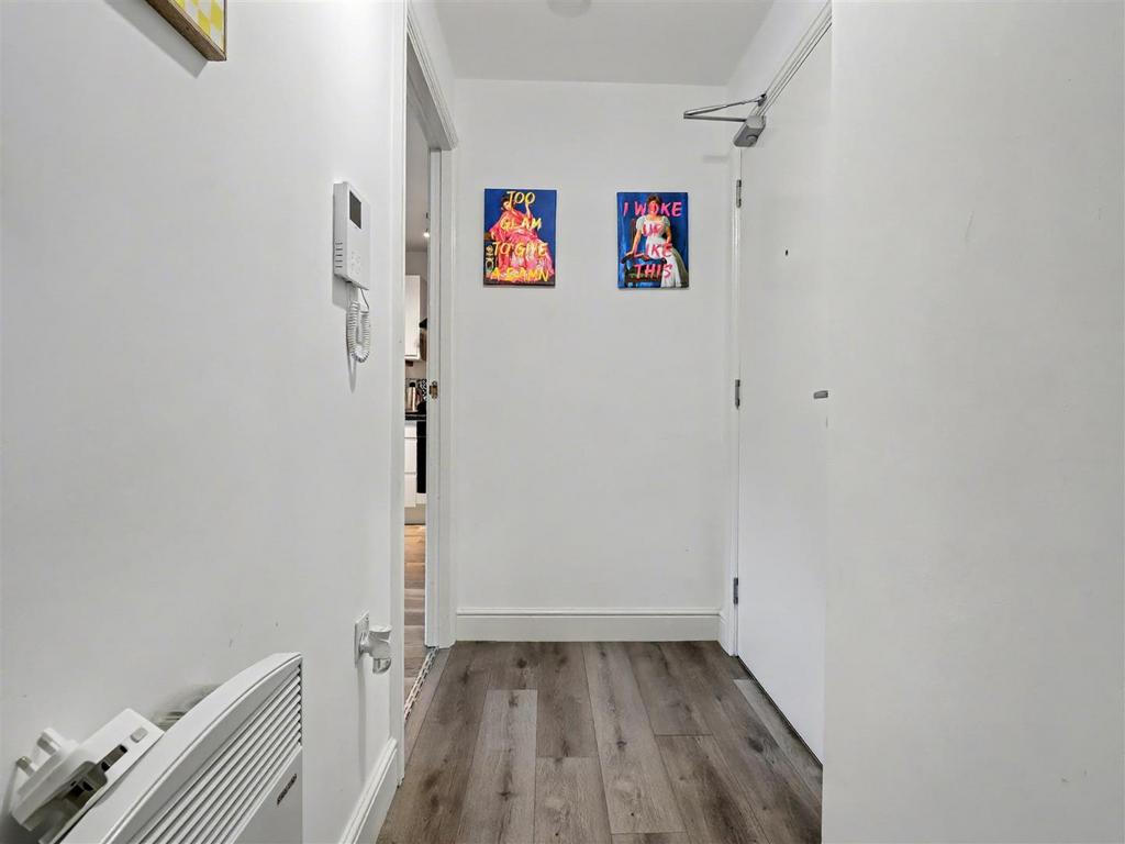 Private entrance hall