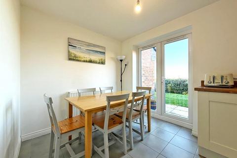 5 bedroom detached house for sale, Dove Close, Sutton Grange, Shrewsbury