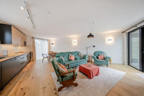 undefined, Leafield Road, London, SW20