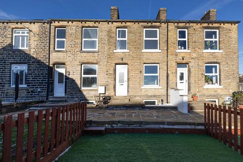 2 bedroom terraced house to rent, Cowrakes Road, Huddersfield HD3