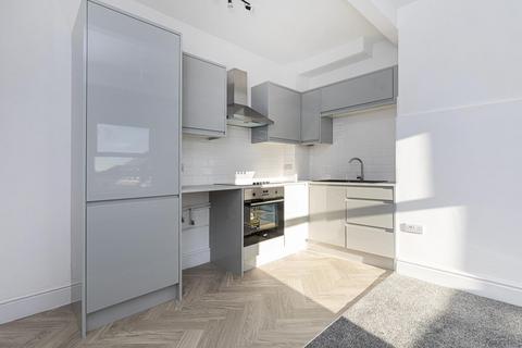 2 bedroom terraced house to rent, Cowrakes Road, Huddersfield HD3