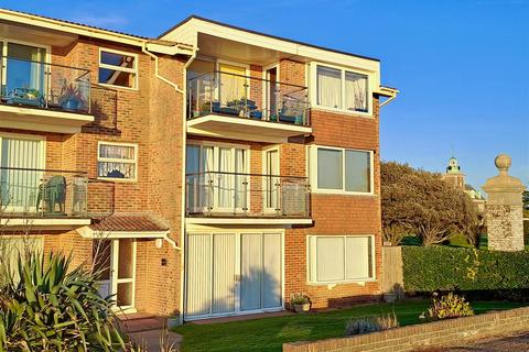 Sea Road, Rustington BN16