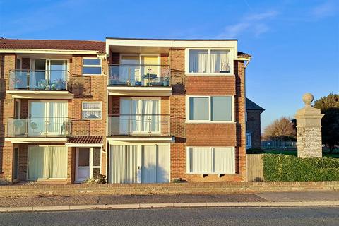 Sea Road, Rustington BN16
