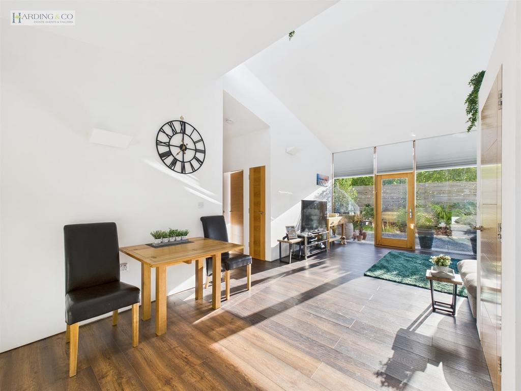 CAM01113 G0-PR0206-STILL007.jpg