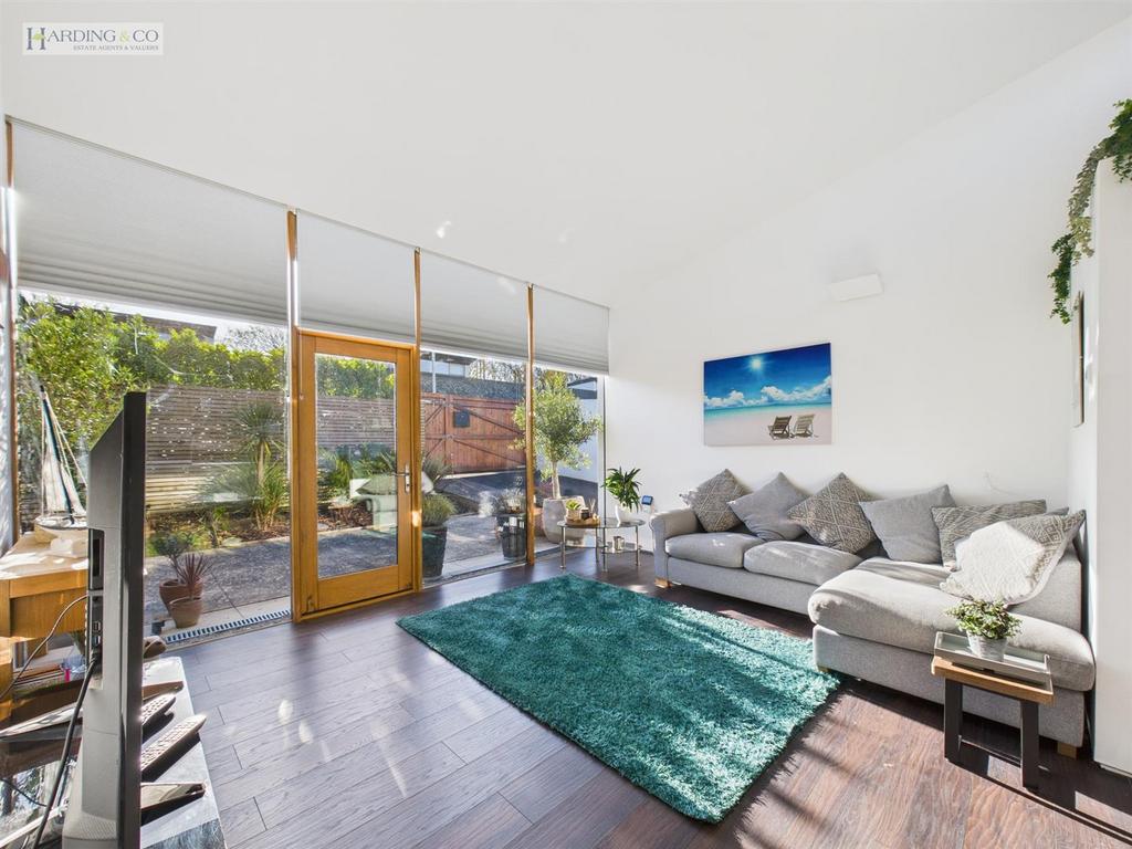 CAM01113 G0-PR0206-STILL002.jpg