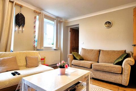 3 bedroom detached house to rent, HOWARDS GROVE, SO15