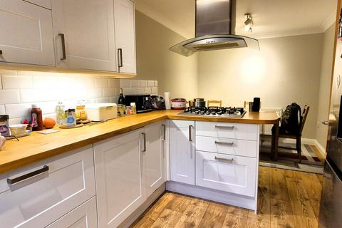3 bedroom detached house to rent, HOWARDS GROVE, SO15