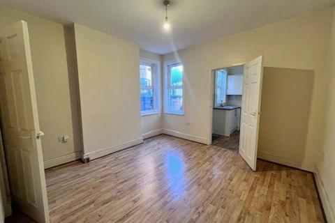 3 bedroom semi-detached house to rent, Hamilton Road, Long Eaton, NG10 4QZ