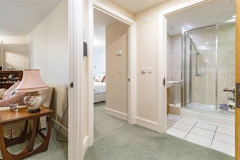 1 bedroom flat for sale, High Street, Epping