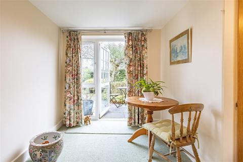 1 bedroom flat for sale, High Street, Epping