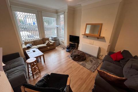 8 bedroom end of terrace house to rent, £122pppw excll bills - 8 Bed on Derby Road, Nottingham NG7 1NQ