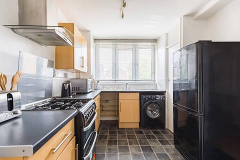 2 bedroom maisonette to rent, Alfred Street, London E3