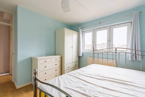 2 bedroom maisonette to rent, Alfred Street, London E3