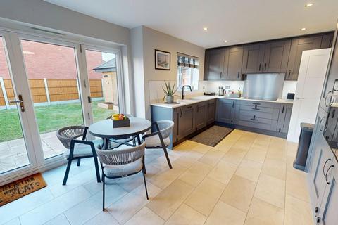 4 bedroom detached house for sale, West Street, Upton, NN5 4XL