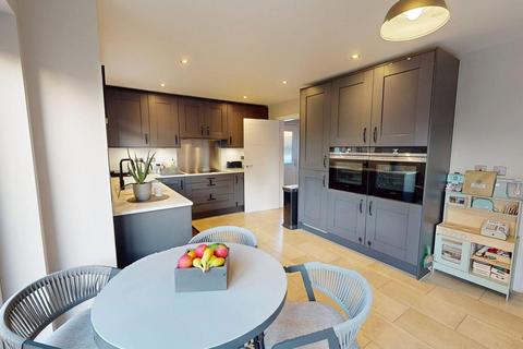 4 bedroom detached house for sale, West Street, Upton, NN5 4XL
