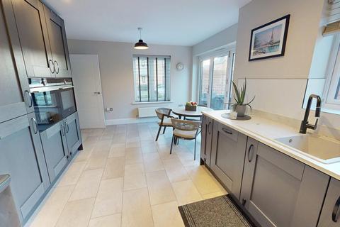 4 bedroom detached house for sale, West Street, Upton, NN5 4XL