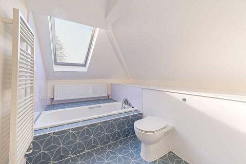 3 bedroom maisonette to rent, Upper Maisonette, Earls Court Road, Earls Court, London, SW5