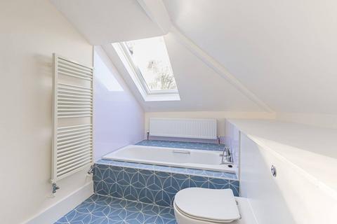 3 bedroom maisonette to rent, Upper Maisonette, Earls Court Road, Earls Court, London, SW5