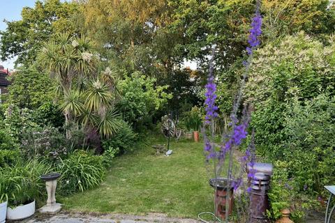 4 bedroom semi-detached house for sale, Rushdene Road, Pinner HA5