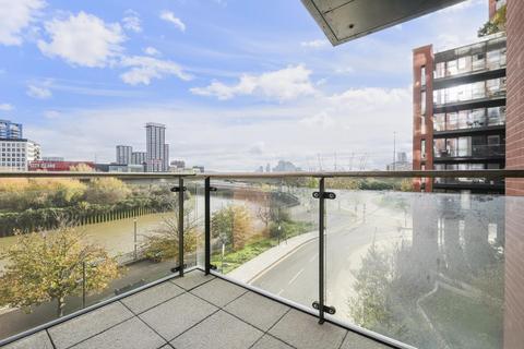 1 bedroom apartment for sale, Avalon Point, 1 Silvocea Way, London, E14
