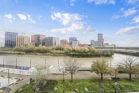 1 bedroom apartment for sale, Avalon Point, 1 Silvocea Way, London, E14