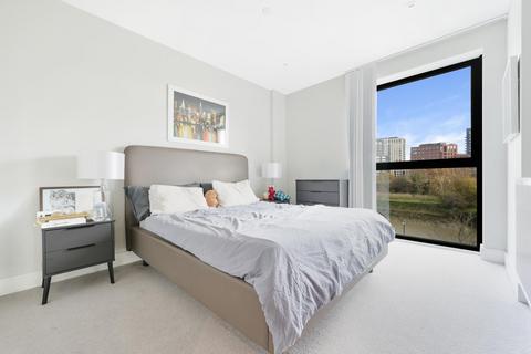1 bedroom apartment for sale, Avalon Point, 1 Silvocea Way, London, E14