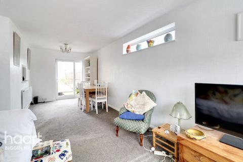 3 bedroom end of terrace house for sale, Hollingworth Way, Westerham
