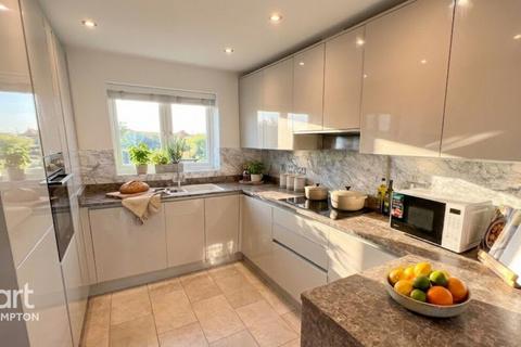 3 bedroom semi-detached house for sale, West Street, Northampton
