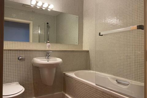 Studio to rent, Castle Street, Swansea SA1