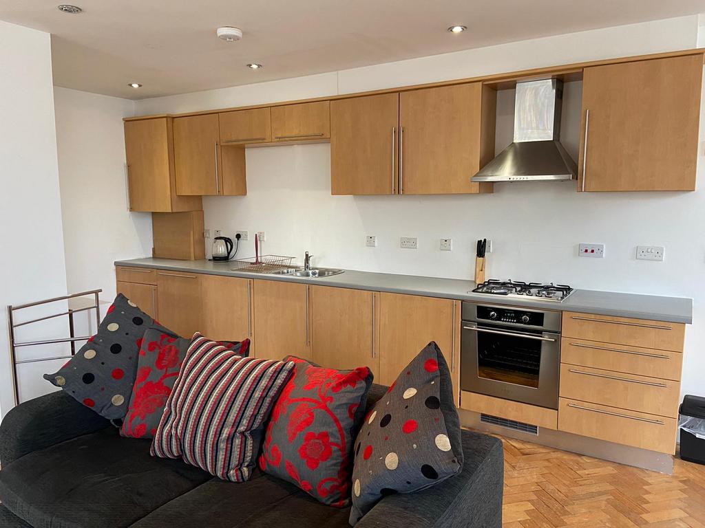 Studio to rent Castle Street, Swansea SA1