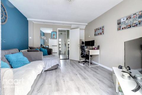 2 bedroom terraced house for sale, Anne Boleyn Close, Eastchurch