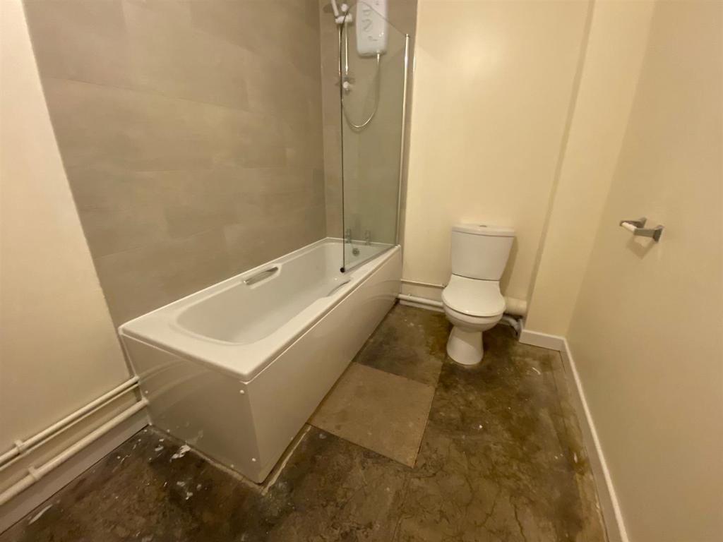 BATHROOM 3.jpg