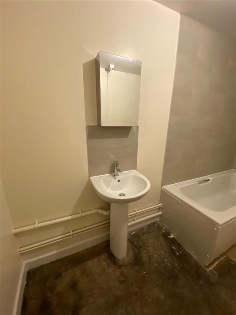 BATHROOM 4.jpg